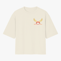 Camiseta com estampa frontal de asas douradas e um "M" vermelho, com texto "Ministério Verdadeiros Adoradores" e estampa traseira similar.
