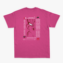 Camiseta com estampa frontal de aranha estilizada de linhas finas e estampa traseira de rosto delineado com texto e referências icônicas.