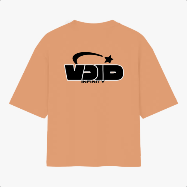 Camiseta com estampa traseira de logotipo estilizado "VOID INFINITY", acompanhada por um arco e uma estrela, criando um visual dinâmico e moderno.