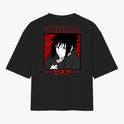 Camiseta com estampa frontal de olhos estilizados em quadrados e texto "SASUKE", e estampa traseira de ilustração em quadrado de personagem sério com cabelo escuro.