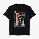 Camiseta com estampa frontal de personagem anime com cabelo bicolor, traje estilizado, detalhes de texto japonês e elementos geométricos ao fundo.