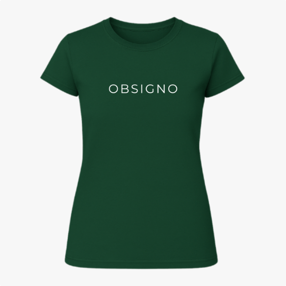 Camiseta com estampa frontal de texto minimalista apresentando a palavra "OBSIGNO" em um estilo simples e moderno.
