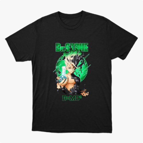 Camiseta com estampa frontal de personagem anime segurando um frasco, envolto em elementos científicos e letras "Dr. Stone" acima e "E=MC²" abaixo.