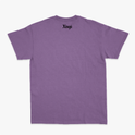 Camiseta com estampa frontal de um padrão geométrico com linhas curvadas e detalhes de texto "Kuarup" e "Xingu", e estampa traseira de "Xingu" centralizado.