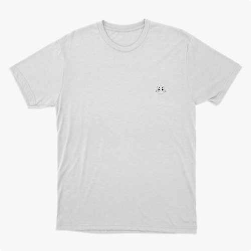 Camiseta com estampa frontal de pequeno disco voador minimalista e estampa traseira de personagem desenhado, com dizeres "Eu sou meu maior inimigo" em destaque.