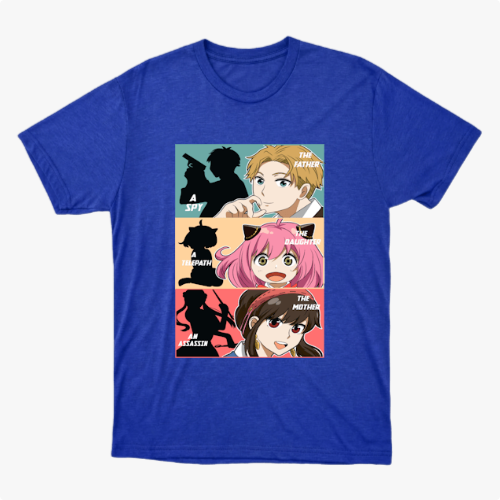 Camiseta com estampa frontal de três painéis mostrando silhuetas e personagens, com textos: "A Spy", "The Father", "Telepath", "The Daughter", "An Assassin", "The Mother".