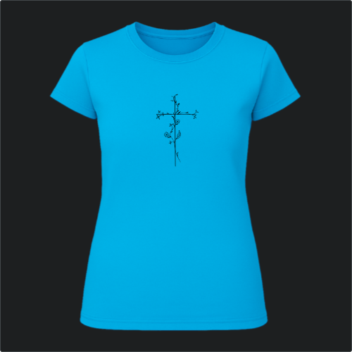 Camiseta com estampa frontal de uma cruz ornamentada por delicados ramos florais que se entrelaçam ao longo de toda sua extensão, detalhando folhas.