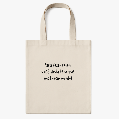 Ecobag com estampa frontal de texto estilizado que diz: "Para ficar ruim, você ainda tem que melhorar muito!"