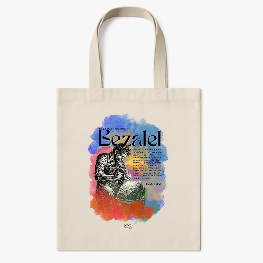 Ecobag com estampa frontal de figura masculina esculpindo, sobre fundo abstrato colorido, e texto religioso ao lado, com destaque para "Bezalel".