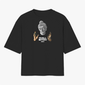 Camiseta com estampa frontal de cabeça de Buda cinza, duas mãos distintas segurando flores, uma cobra desenhada e a frase "Chill Bitch" em destaque.