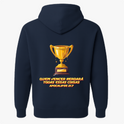 Moletom com estampa frontal de troféu dourado pequeno e estampa traseira de grande troféu dourado com texto em destaque abaixo da imagem.