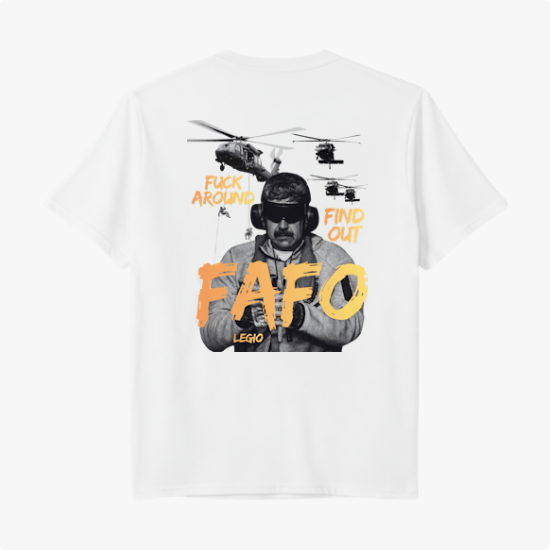 Camiseta com estampa frontal de letras desgastadas "FAFO" pequenas e estampa traseira de imagem com helicópteros, homem vendado e texto "FU*K AROUND FIND OUT FAFO LEGIO".