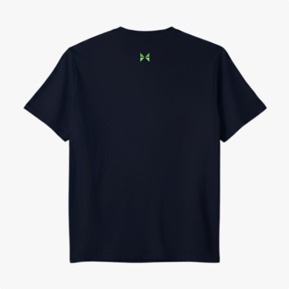 Camiseta com estampa frontal de "Marathon 1908 Londres 42,195 km" e estampa traseira de pequeno símbolo com forma de laço em destaque.
