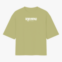 Camiseta com estampa frontal de lettering artístico moderno e estampa traseira de busto clássico com sobreposição de texto "democracy".