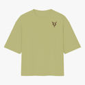 Camiseta com estampa frontal de símbolo tribal e estampa traseira com a frase "ELA QUEM?", imagem de cartas de baralho, incluindo um rei com símbolos.