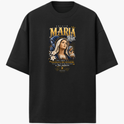 Camiseta com estampa frontal de imagem detalhada de Nossa Senhora, acompanhada de flores e texto estilizado em fonte elegante.