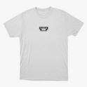 Camiseta com estampa frontal de texto com o design "Iron Discipline" em estilo gráfico robusto e moderno, destacando linhas fortes e elementos industriais.
