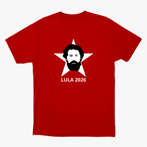 Camiseta com estampa frontal de rosto estilizado sobre uma estrela de cinco pontas, acompanhada pelo texto "LULA 2026" abaixo do retrato.