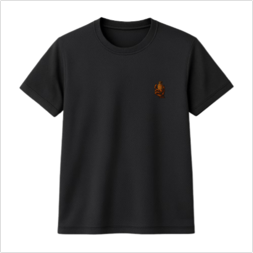 Camiseta com estampa frontal de um pequeno retrato estilizado, detalhado com traços precisos, apresentando uma figura humana em perfil voltada para a direita.