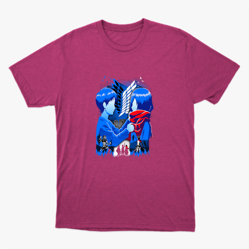 Camiseta com estampa frontal de duas figuras de perfil, uma com cachecol, enquadradas por um emblema, com silhuetas de várias pessoas ao fundo.