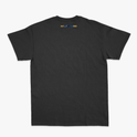 Camiseta com estampa frontal de "BRASIL" em letras preenchidas por elementos gráficos variados e estampa traseira discreta com a frase "AGTBB FBRKM 100".