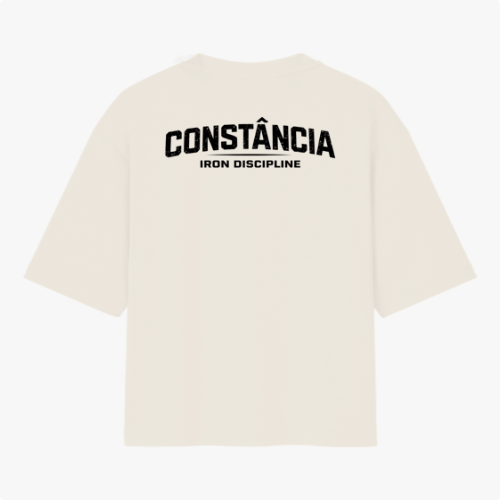 Camiseta com estampa frontal de "IRON DISCIPLINE" com design gráfico e estampa traseira de "CONSTÂNCIA IRON DISCIPLINE" em fonte destacada e marcante.