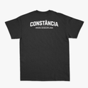 Camiseta com estampa frontal de "Iron Discipline" e design de montanhas, e estampa traseira de "CONSTÂNCIA Iron Discipline" em letras destacadas.