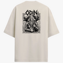 Camiseta com estampa frontal de logotipo com texto "Serbia" em destaque e estampa traseira apresentando ilustração de Odin com detalhes vikings elaborados.