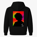 Moletom com estampa frontal de busto em perfil com efeito de distorção colorida e estampa traseira de silhueta sobre fundo multicolorido com linhas horizontais.