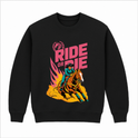 Moletom com estampa frontal de cavaleiro montando cavalo em alta velocidade, cercado por chamas estilizadas e slogan "Ride or Die" em destaque.