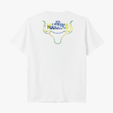 Camiseta com estampa frontal de cabeça de touro estilizada no canto superior e estampa traseira de touro com texto "Jeito Marujo" sobreposto.