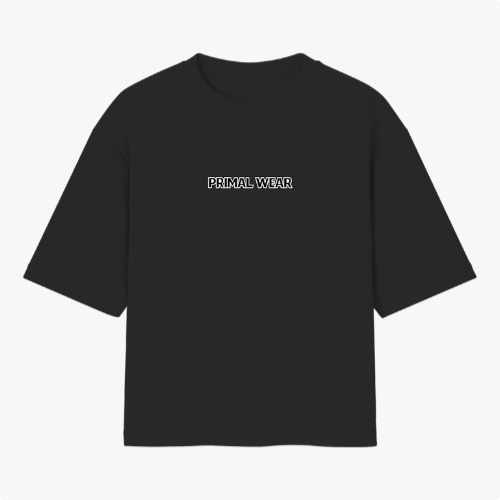 Camiseta com estampa frontal de logo "PRIMAL WEAR" e estampa traseira de tubarão humanizado sentado, cercado por água e elementos coloridos.