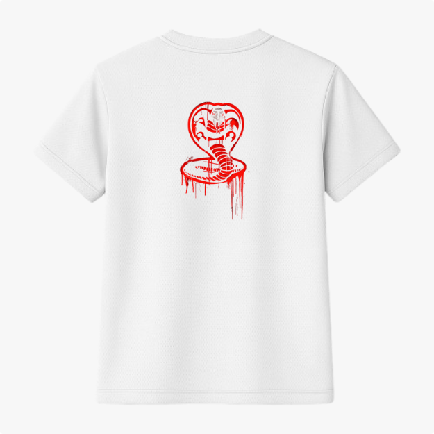 Camiseta com estampa frontal de texto estilizado "No Mercy Club" gotejante e estampa traseira de uma cobra em posição de ataque, envolta em círculo gotejante.