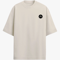 Camiseta com estampa frontal de símbolo minimalista e estampa traseira de fita cassete retro em cenário neon com palmeiras e pôr do sol vibrante.