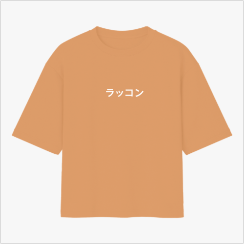 Camiseta com estampa frontal de caracteres japoneses estilizados, proporcionando um visual minimalista e moderno.