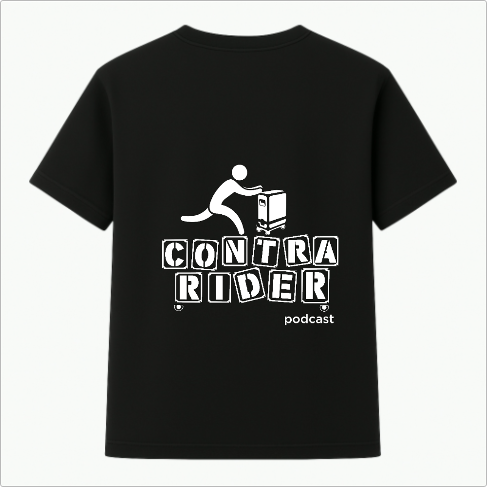 Camiseta com estampa frontal de figura estilizada empurrando um equipamento e estampa traseira com a mesma figura acima do texto "CONTRA RIDER podcast".