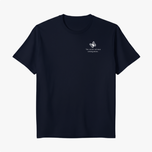 Camiseta com estampa frontal de uma borboleta detalhada acima da frase inspiradora "This world we made coming undone...".