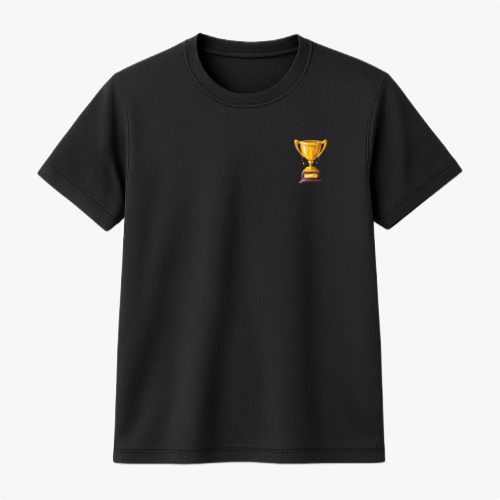 Camiseta com estampa frontal de troféu e estampa traseira de troféu grande acompanhado da frase "QUEM VENCER HERDARA TODAS ESSAS COISAS APOCALIPSE 21:7".