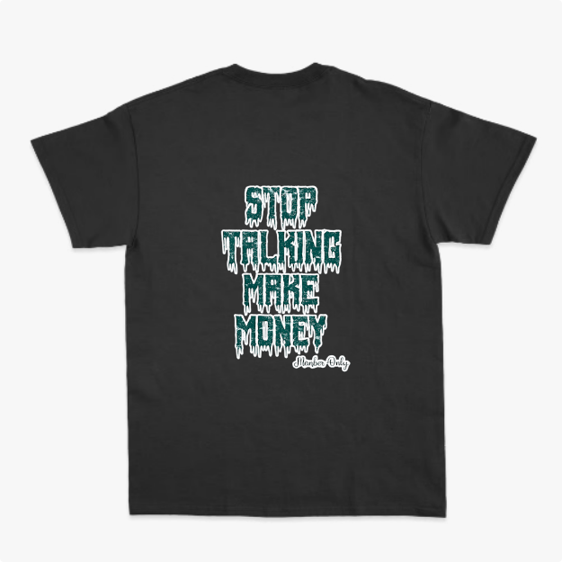 Camiseta com estampa traseira de letras gotejantes formando a frase "STOP TALKING MAKE MONEY", e assinatura estilizada "Hustlers Only" abaixo.