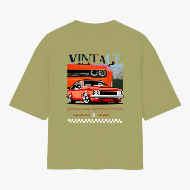Camiseta com estampa traseira de carro vintage estilizado, com destaque para faróis e grade frontal, acompanhada da palavra "VINTAGE" e padrão quadriculado.