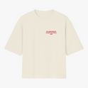 Camiseta com estampa frontal de texto em fonte discreta que diz "MY GIRLFRIEND IS HOTTER THAN YOU", transmitindo uma mensagem direta e expressiva.