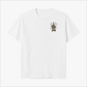 Camiseta com estampa frontal de mão levantada com dedo médio erguido e texto "Lego", e estampa traseira de esqueleto segurando rifle em losango com "Lego".
