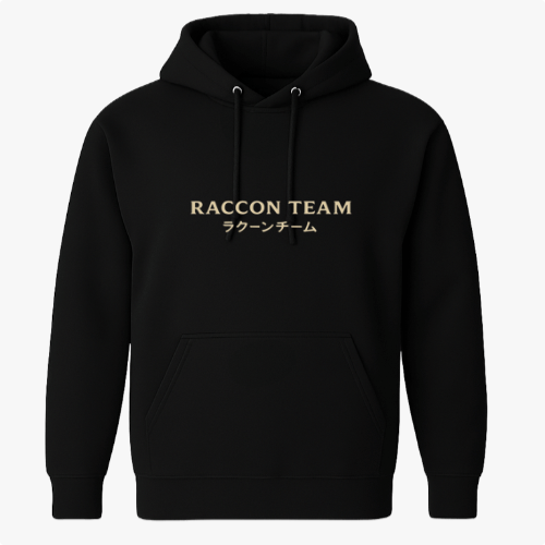Moletom com estampa frontal de "RACCON TEAM" em letras maiúsculas, seguido por caracteres japoneses logo abaixo, centrados na área do peito.