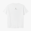Camiseta com estampa frontal de "católica, apostólica romana e filha de Maria" e estampa traseira de logotipo com cruz e as palavras "Santa Veste".