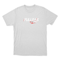 Camiseta com estampa frontal de carro com efeito de velocidade ao lado da palavra "FULLGAS" estilizada e estampa traseira de texto "FULLGAS" estilizado.