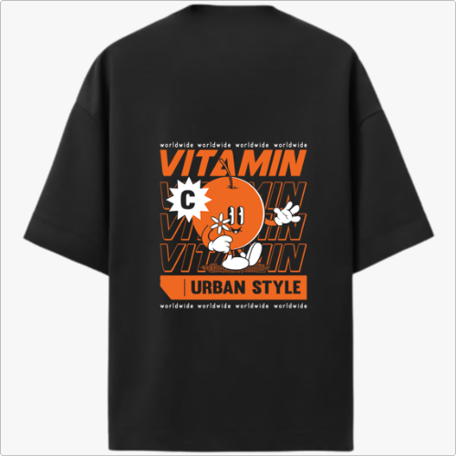 Moletom com estampa traseira de personagem laranja estilizado segurando uma flor, rodeado por repetição da palavra "VITAMIN" e texto "URBAN STYLE".
