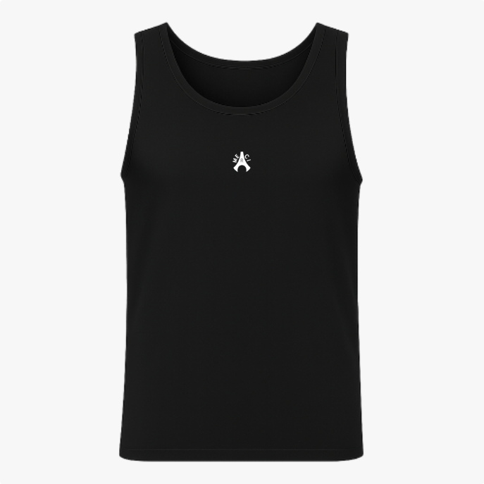 Camiseta regata com estampa frontal de um símbolo estilizado central contendo letras organizadas em um formato simétrico e abstrato distinguível.