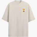Camiseta com estampa frontal de troféu pequeno à esquerda e estampa traseira de grande troféu acompanhado da frase "QUEM VENCER HERDARÁ TODAS ESSAS COISAS APOCALIPSE 21:7".