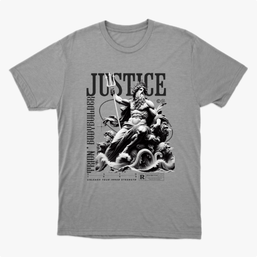 Camiseta com estampa frontal de deidade mitológica segurando um tridente sobre ondas, acompanhada das palavras "Justice", "Train Bodybuilder" e outros textos decorativos.