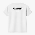 Camiseta com estampa frontal de "TRAINING" minimalista e estampa traseira de "TRAINING" em destaque com "ATHLETIC COLLECTION" e "ROWDER CLUB" abaixo.